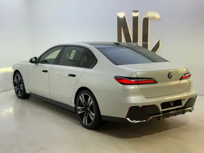 2026 بي ام دبليو الفئة السابعة 735أي