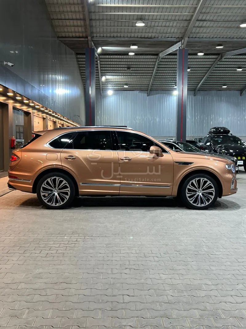 2021 بنتلي بنتايجا الاصدار الاول