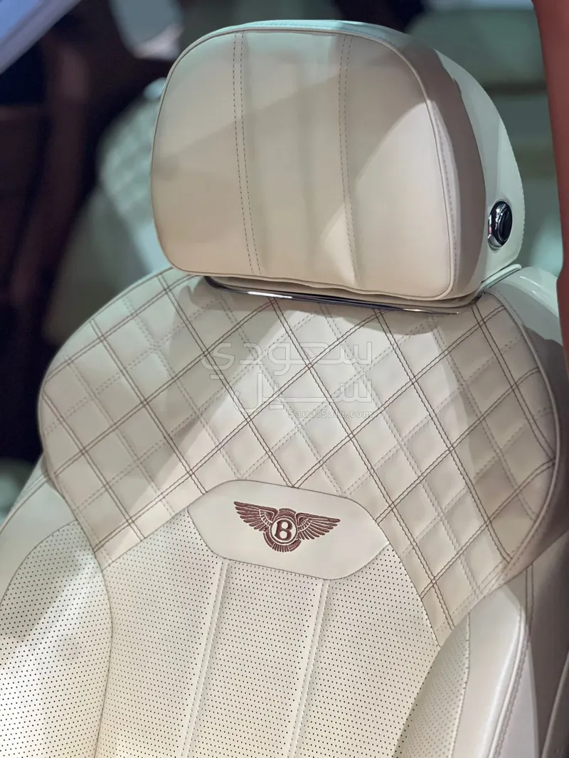 2021 بنتلي بنتايجا الاصدار الاول