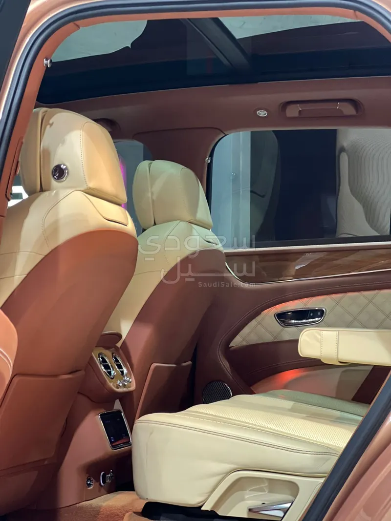 2021 بنتلي بنتايجا الاصدار الاول