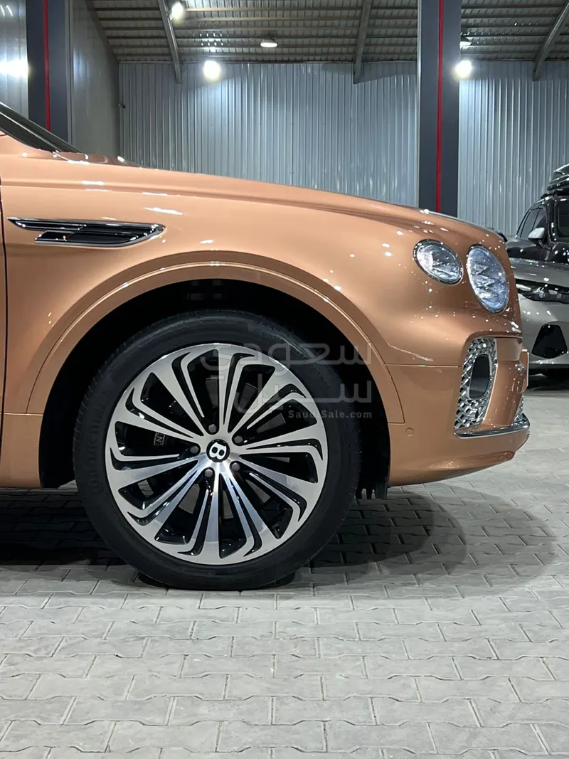 2021 بنتلي بنتايجا الاصدار الاول