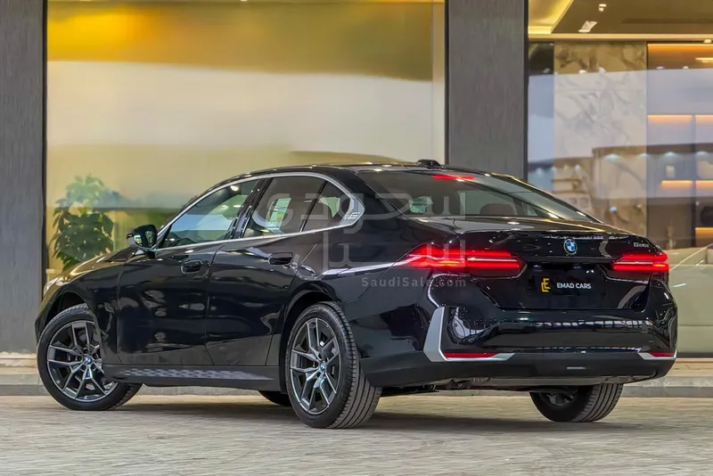 2026 بي ام دبليو الفئة الخامسة 520 أي