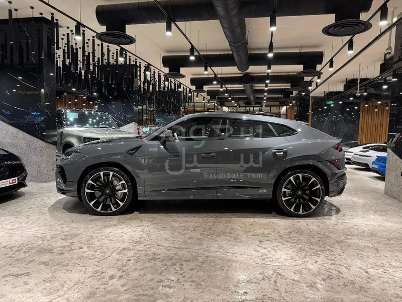 2023 لمبرجيني اوروس اس