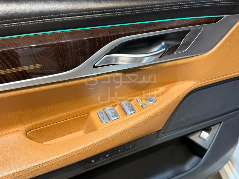 2020 بي ام دبليو الفئة السابعة 730 إل أي