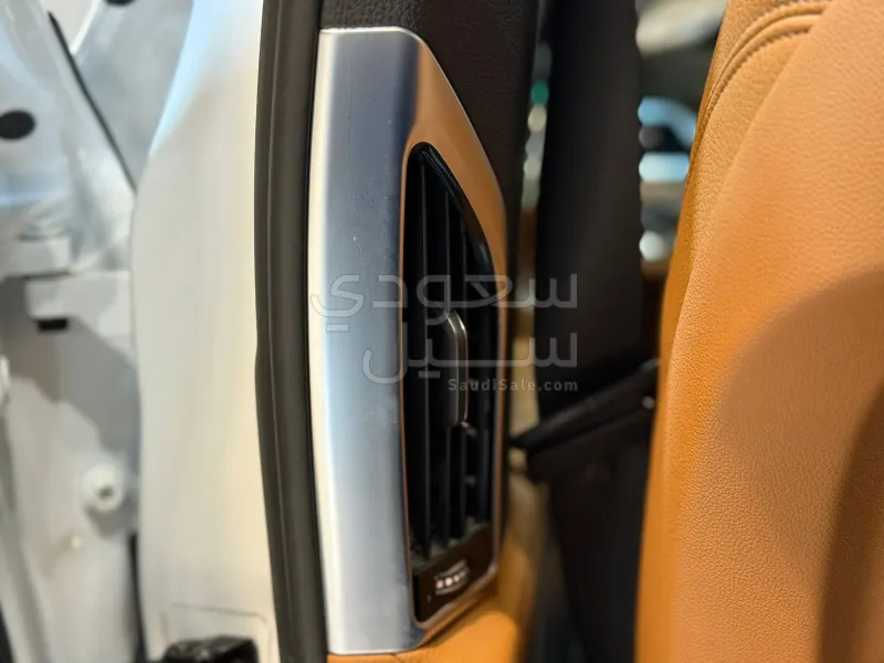 2020 بي ام دبليو الفئة السابعة 730 إل أي