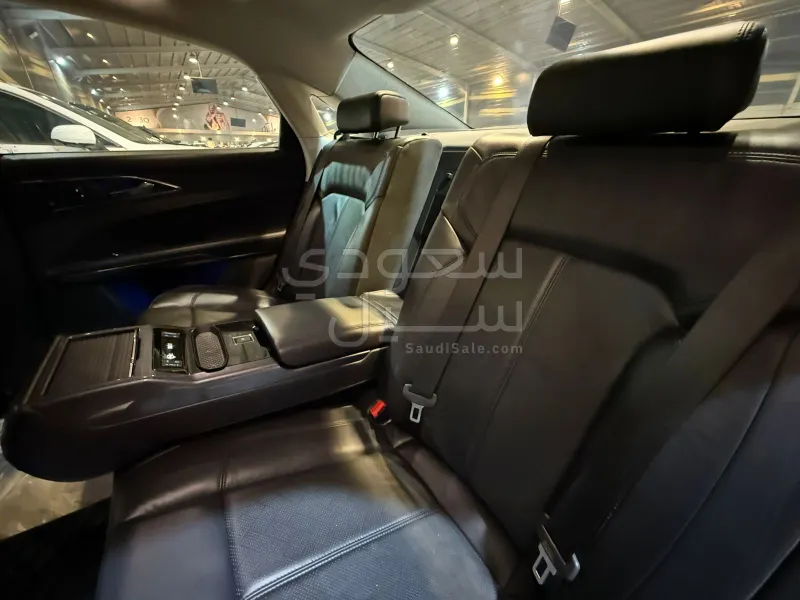 2022 فورد توروس تايتينيوم