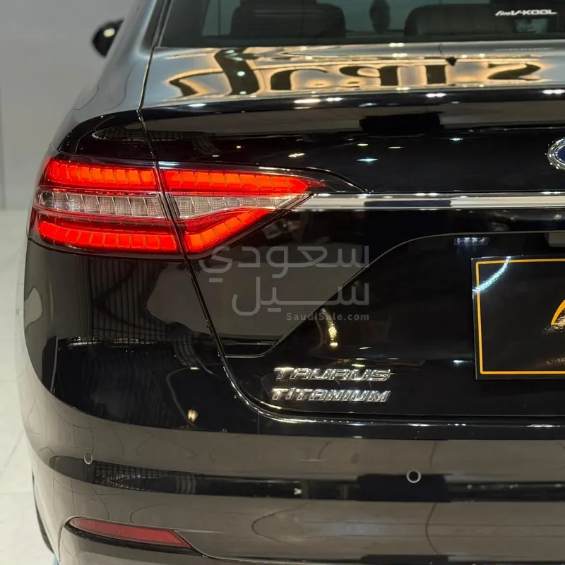 2022 فورد توروس تايتينيوم