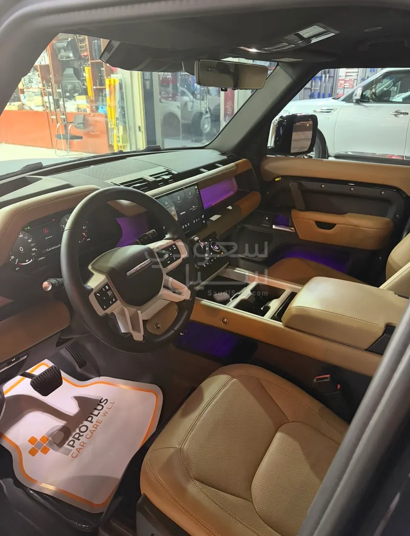 2025 لاند روفر ديفيندر اتش اس اي