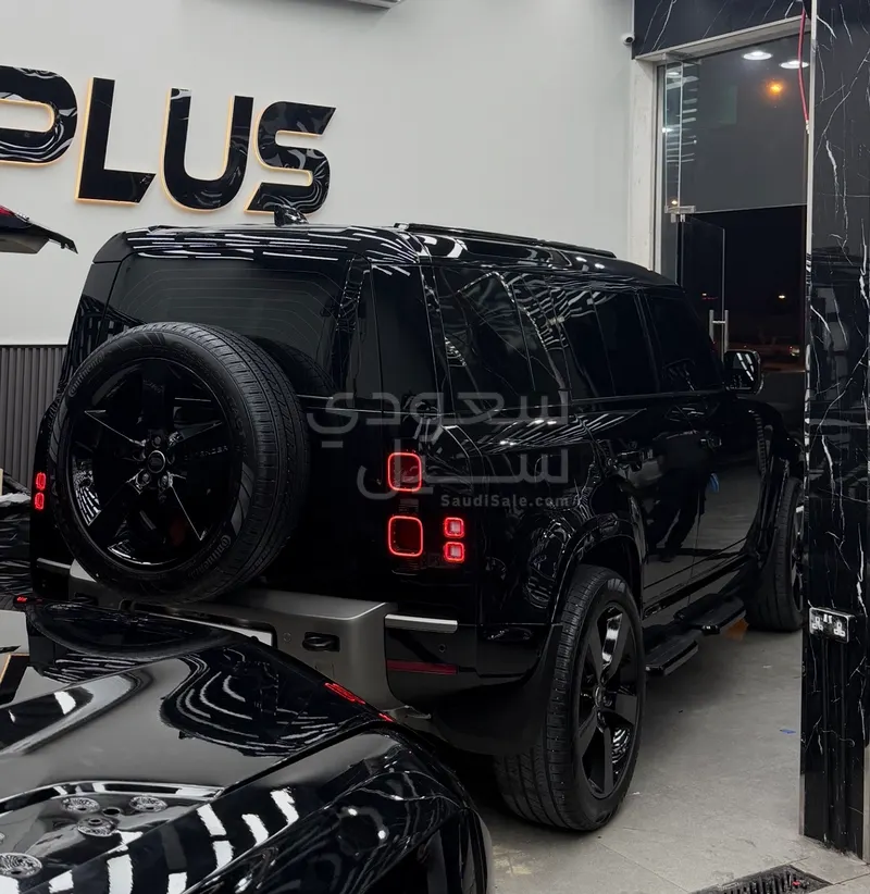 2025 لاند روفر ديفيندر اتش اس اي