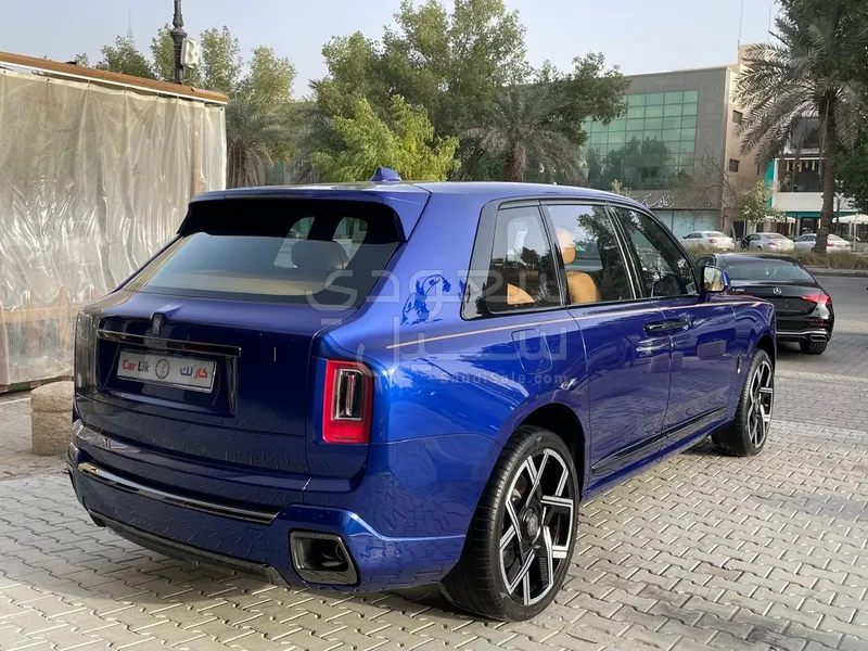 2023 رولز رويس كولينان بلاك بادج