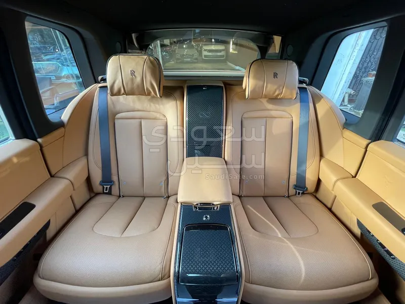 2023 رولز رويس كولينان بلاك بادج