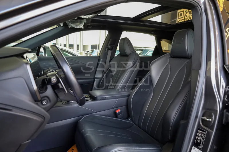 2023 لكزس أر إكس 350 إف