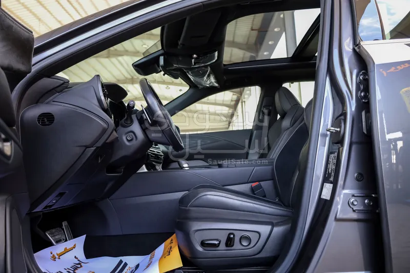 2023 لكزس أر إكس 350 إف