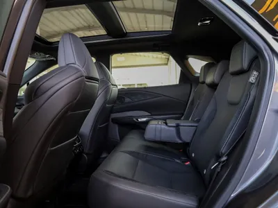 2023 لكزس أر إكس 350 إف