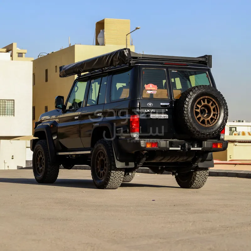 2025 تويوتا لاند كروزر ربع ال اكس