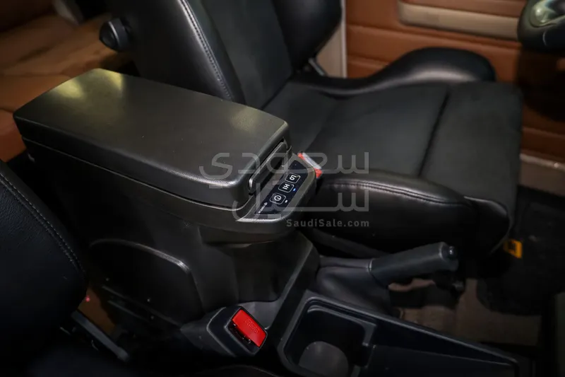 2025 تويوتا لاند كروزر ربع ال اكس