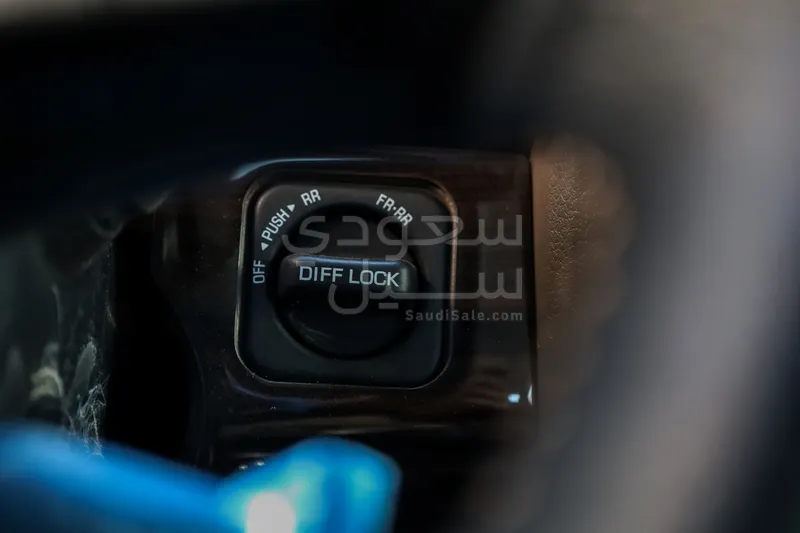 2025 تويوتا لاند كروزر ربع ال اكس