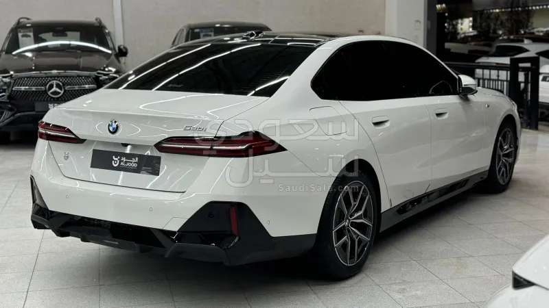 2024 بي ام دبليو الفئة الخامسة 520 أي