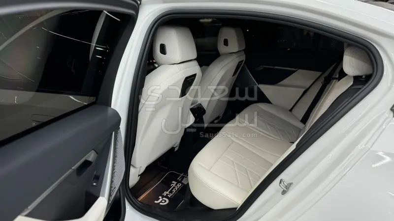 2024 بي ام دبليو الفئة الخامسة 520 أي