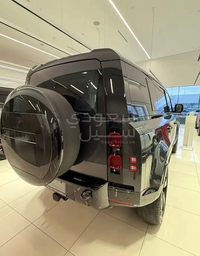 2025 لاند روفر ديفيندر اكس داينمك