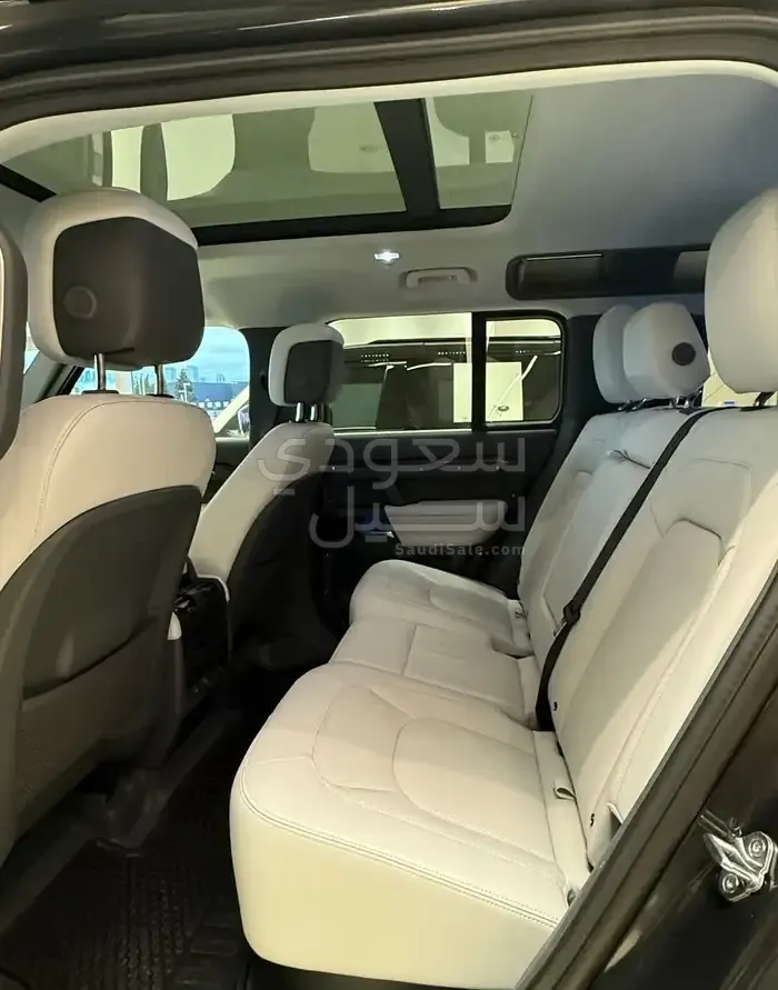 2025 لاند روفر ديفيندر اكس داينمك