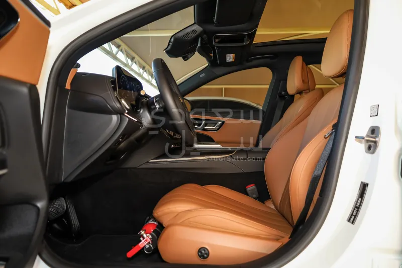 2025 مرسيدس - بنز إي 200