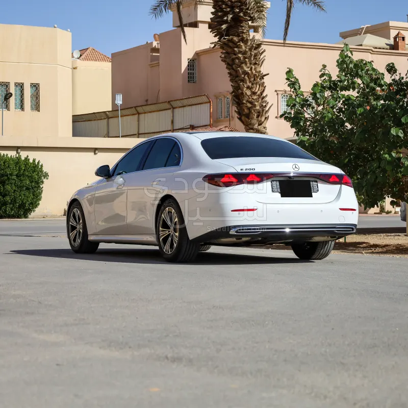 2025 مرسيدس - بنز إي 200