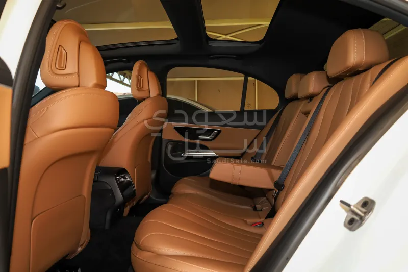 2025 مرسيدس - بنز إي 200