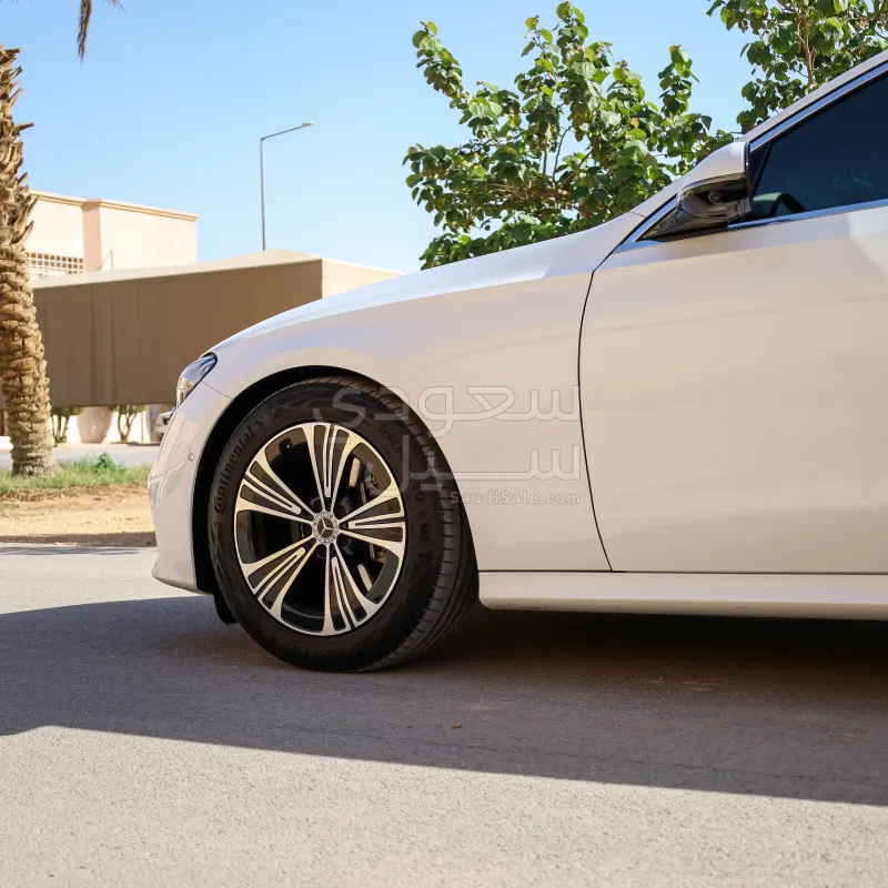 2025 مرسيدس - بنز إي 200