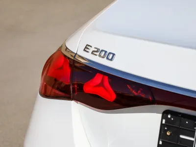 2025 مرسيدس - بنز إي 200