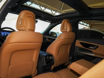 2025 مرسيدس - بنز إي 200