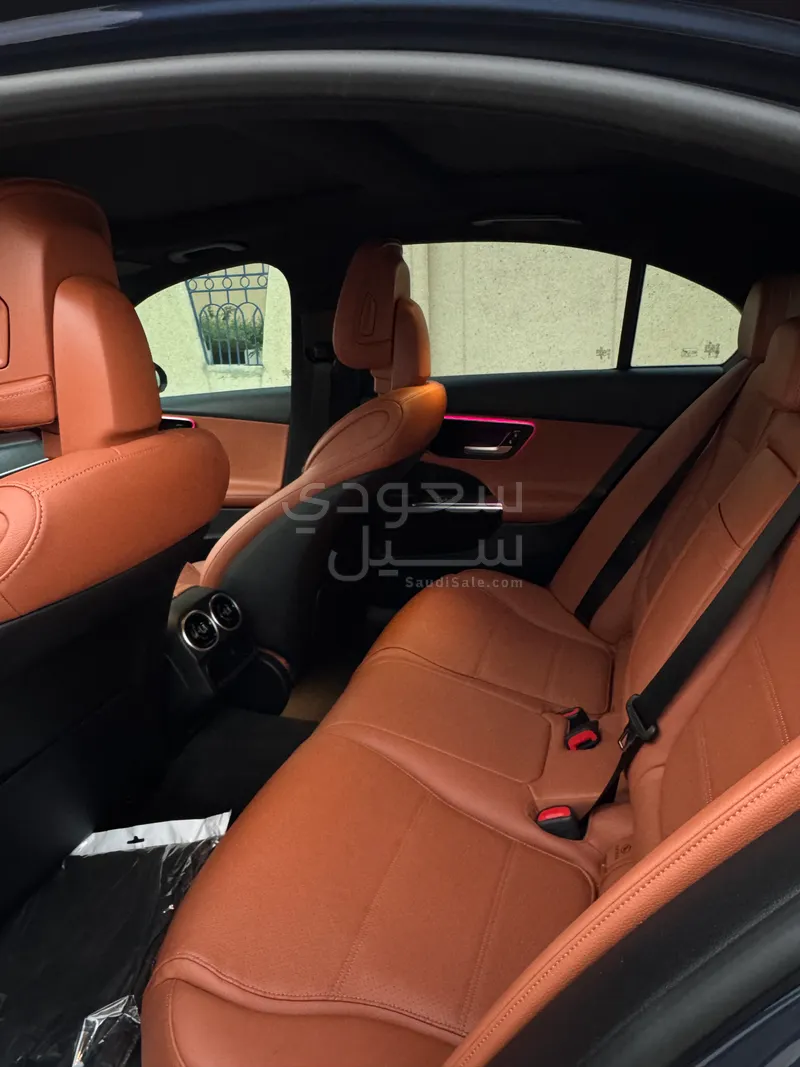 2025 مرسيدس - بنز سي 300