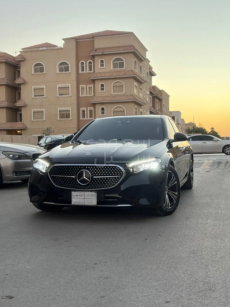 2025 مرسيدس - بنز إي 200