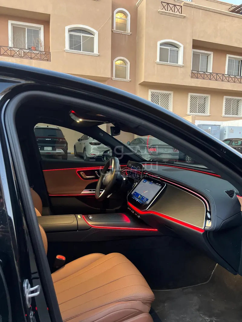 2025 مرسيدس - بنز إي 200