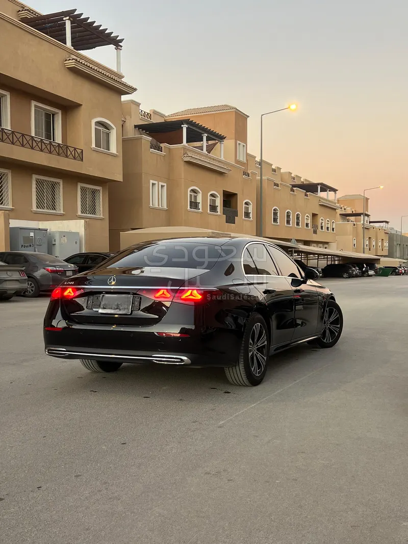 2025 مرسيدس - بنز إي 200