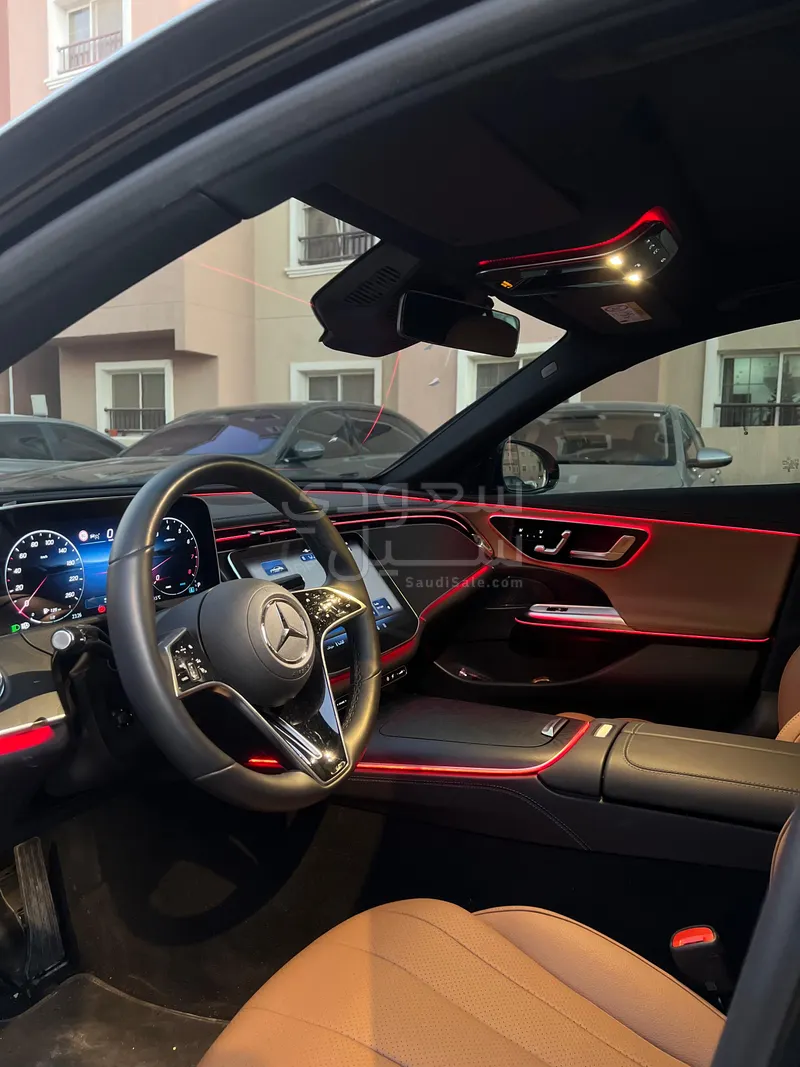 2025 مرسيدس - بنز إي 200