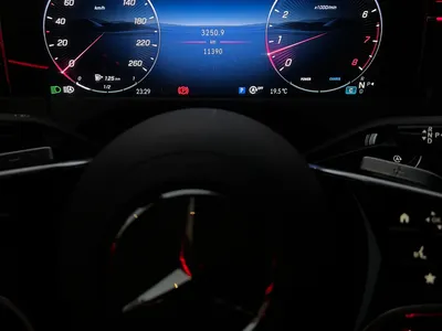 2025 مرسيدس - بنز إي 200