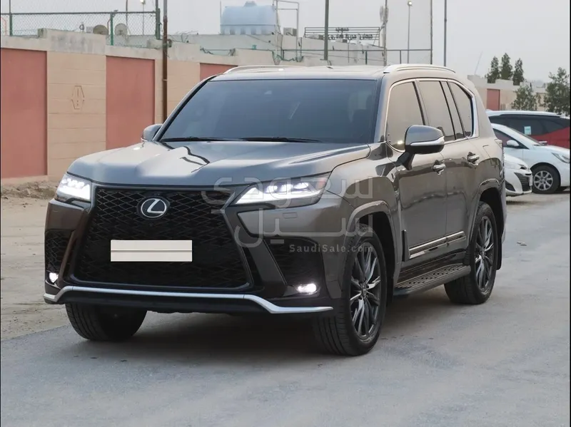 2023 لكزس إل إكس 600 إف
