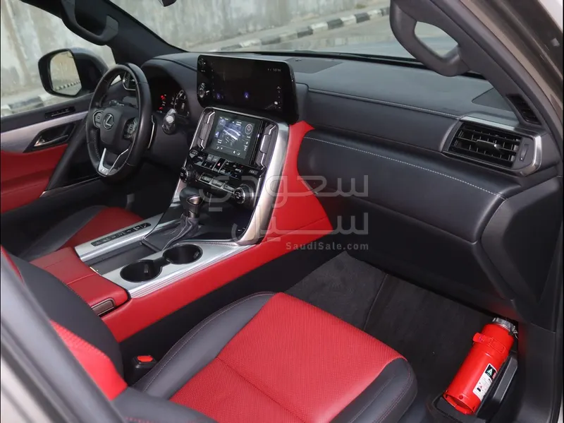 2023 لكزس إل إكس 600 إف