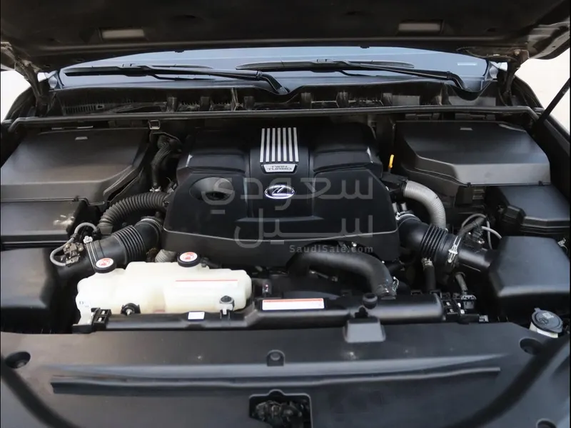 2023 لكزس إل إكس 600 إف