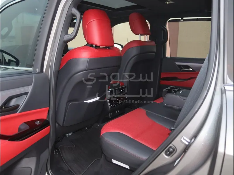 2023 لكزس إل إكس 600 إف