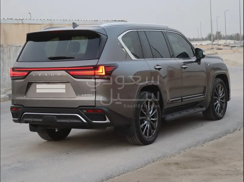 2023 لكزس إل إكس 600 إف