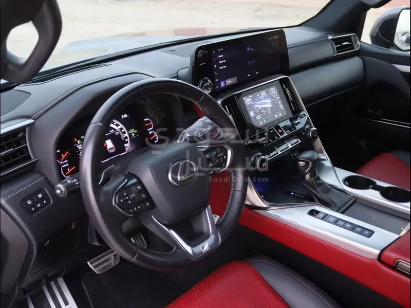 2023 لكزس إل إكس 600 إف