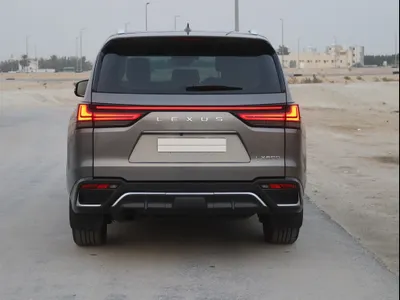 2023 لكزس إل إكس 600 إف