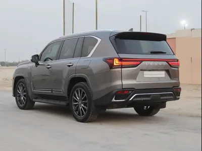 2023 لكزس إل إكس 600 إف