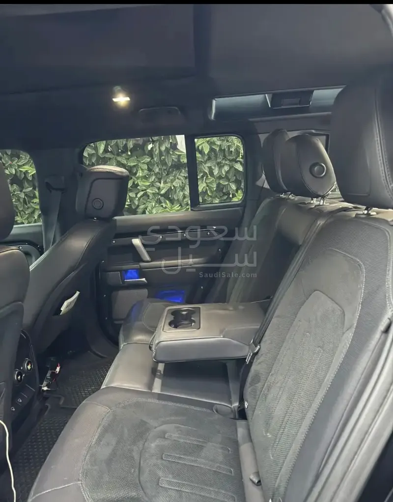 2024 لاند روفر ديفيندر اكس 110