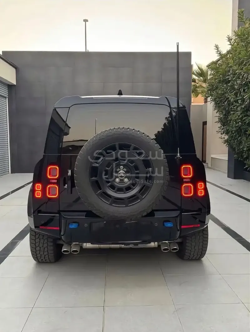 2024 لاند روفر ديفيندر اكس 110