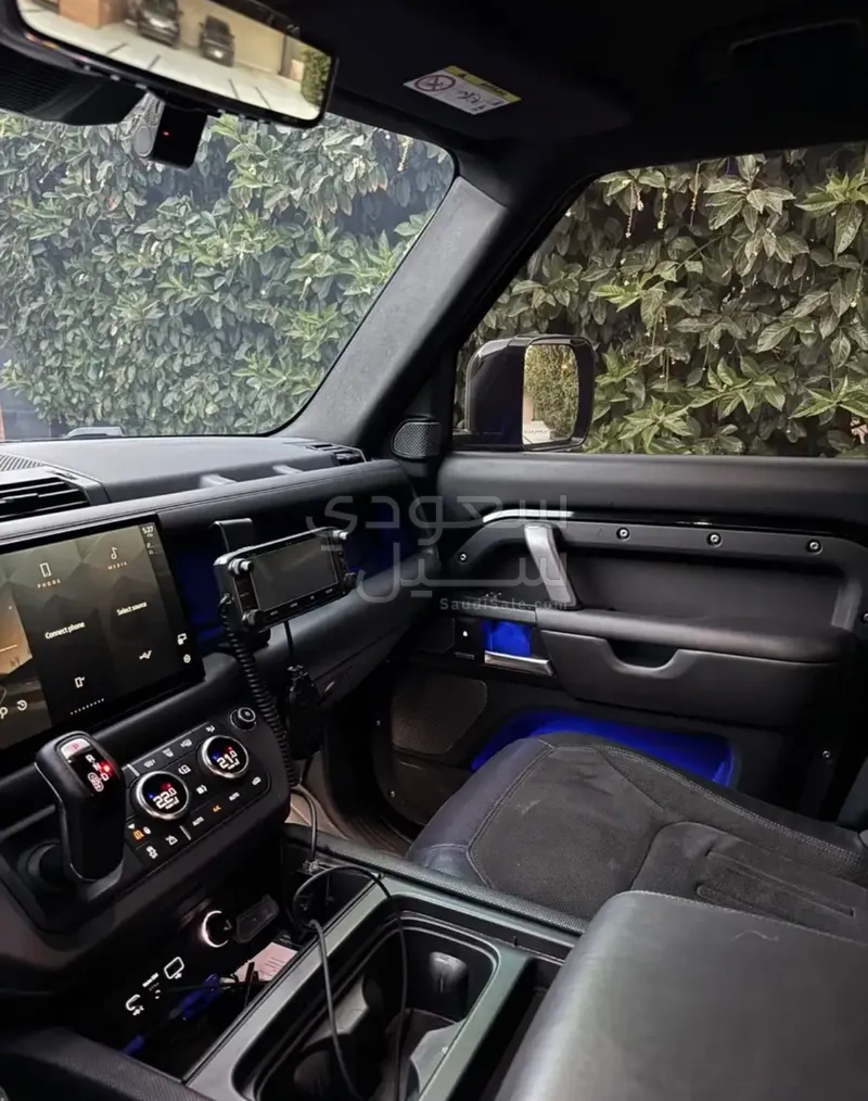 2024 لاند روفر ديفيندر اكس 110