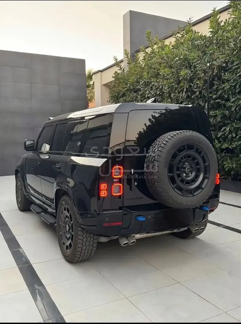 2024 لاند روفر ديفيندر اكس 110