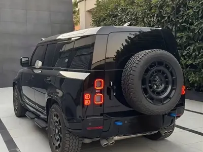 2024 لاند روفر ديفيندر اكس 110